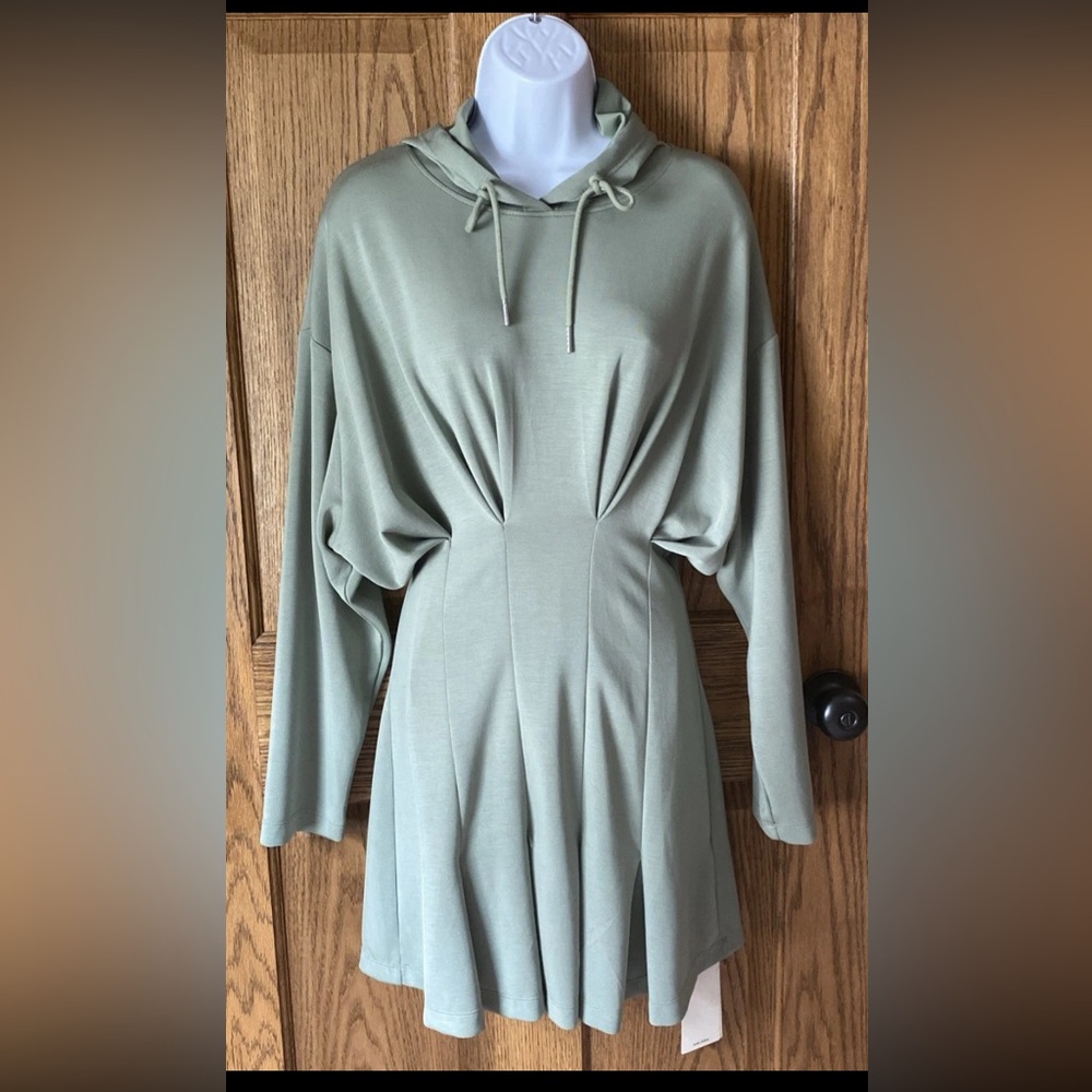 NWT Women’s Halara Spacertek Hooded Mini Dress. Activewear. Olive Green Sz M